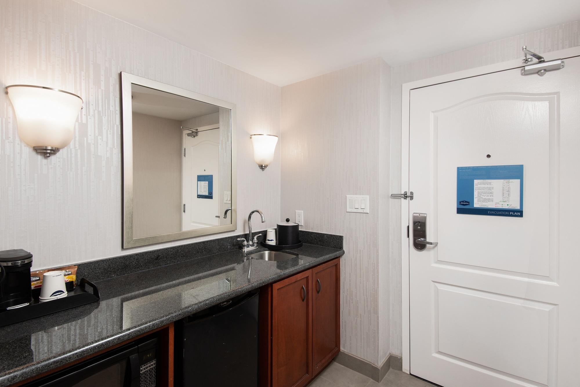 Hampton Inn & Suites By Hilton Barrie Ngoại thất bức ảnh