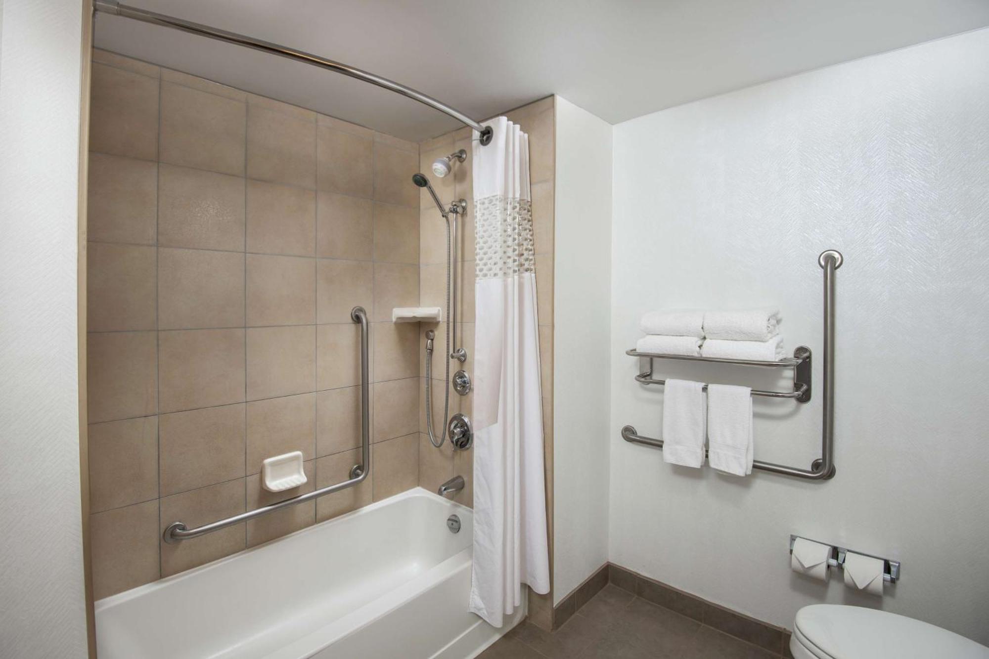 Hampton Inn & Suites By Hilton Barrie Ngoại thất bức ảnh